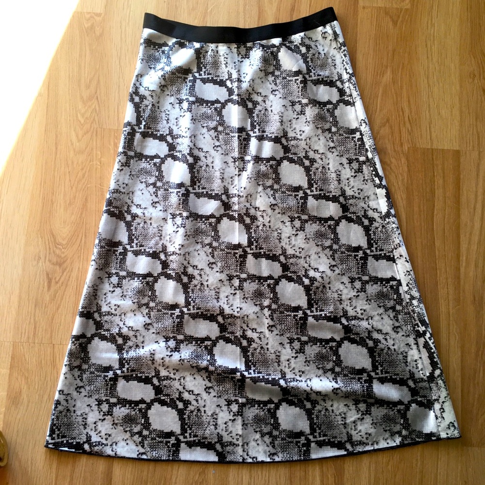 Victoria's Secret Pink NWT: Knit Riot Satin Long Skirt w/ Snake Print. Size: L